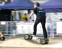 E-Skateboard im Parcours fahren bei Hannover