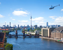 Hubschrauber-Rundflug ueber Berlin fuer 4