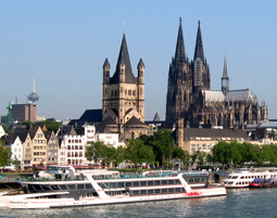 Rhein-Schiffsrundfahrt & Koeln-Fuehrung fuer 2