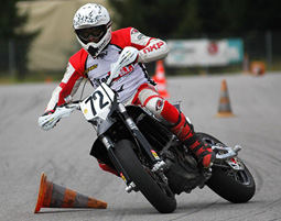 Supermoto Rennstrecken-Training mit Leihmaschine