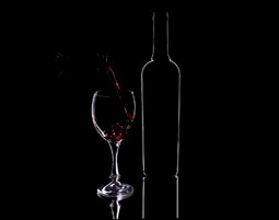 Weinprobe im Dunkeln fuer 2