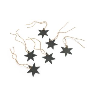 Diese trendigen Sterne sind vielseitig verwendbar, man kann die Schieferplatte einfach individuell beschriften. Mit textilem Hänger, ohne Kreide, Maße: je ca. 7 cm Ø, Material: Schiefer.<br>