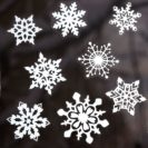 Fensterdeko, 14-tlg. Weiße Schneeflocken, Wiederwerwendbar, zur Dekoration, Kunststofffolie ca. 12,5 cm Ø (groß), ca. 8 cm Ø (Klein)