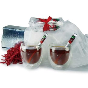 Zwei Thermoteegläser und 10 Teestäbchen in silberner Verpackung. Rot ausgelegte Verpackung, Maße: L34 x B10,5 x H9,5 cm. Zutaten: Schwarzer Tee..<br>