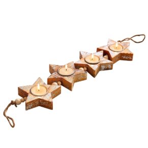 Weihnachtliche Tischdekoration. Vier Sterne mit Silber-Finish, auf rustikales Band gezogen, Mit Teelicht-Halterungen, Maße: ca. L59 x B10 x H2,5 cm, Material: Holz.<br>