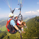 Gleitschirm-Tandemflug in Tracht