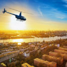 Paerchen-Rundflug im Heli ueber Hamburg (20 min.)