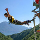 Bungee Jumping vom 220 Meter-Staudamm