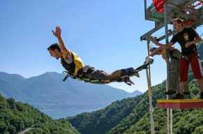 Die James Bond Variante des Bungee-Jumping!