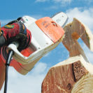 Schnitzen mit der Kettensaege