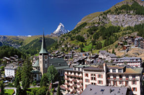 Atemberaubende Bahnfahrt in den Schweizer Alpen