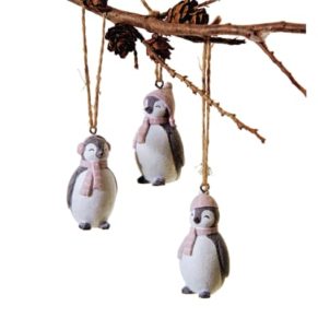 Bezaubernde Pinguine zum Hängen für die Weihnachtsdekoration. Maße: je ca. 6,0 cm hoch.