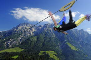 Flying Fox ist wie ein Tiefflug ueber die Alm.