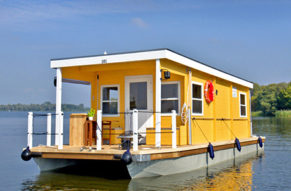 Lustiges Treiben im schwimmenden Wohnzimmer!