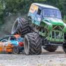 Auto-Crashen mit dem Monster-Truck
