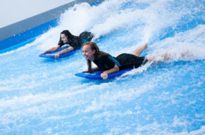 Indoor-Surfen in Prag fuer 2