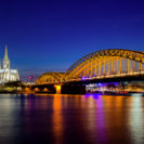 Beste Geschenke 2025 | Geschenkempfehlungen 11 Abendliche Schiffsrundfahrt & Dinner Köln für 2