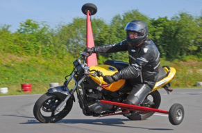 Schraeglagentraining mit Auslegermotorrad