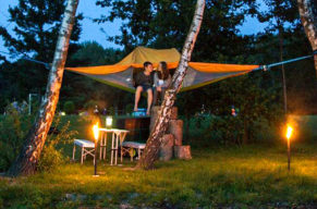 Schluss mit Luftschlössern  Hallo schwebendes Zelt! Möchten Sie Ihren Partner zu einem romantischen Abenteuer verführen? Dann spontan, die Nacht in einem schwebenden Zelt verbringen. 