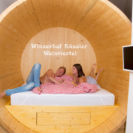 Beste Geschenke 2025 | Geschenkempfehlungen 17 Wellnessübernachtung im Fass in Grub an der March für 2
