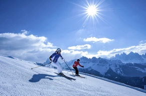 Ski-Kurzurlaub in Suedtirol mit Skipass fuer 2